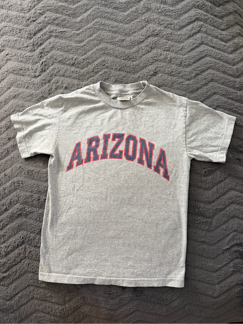 Vintage Gray Short-Sleeve university of Arizona Logo tee. Great condition!
